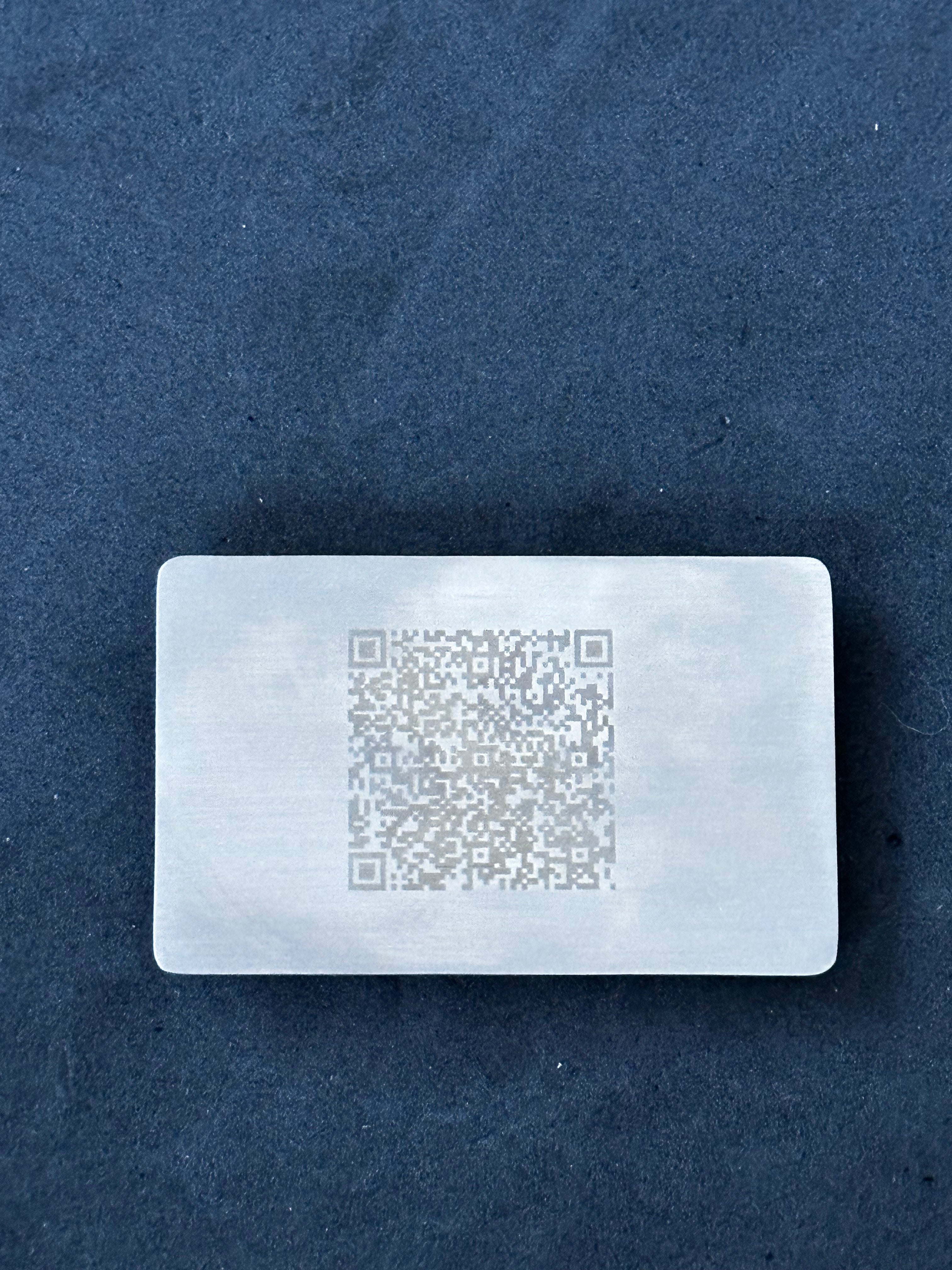 Gümüş Gri Metal QR kodlu Kişiselleştirilebilir Kartvizit